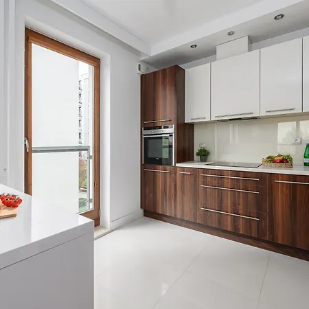 Апартаменты Lumina I 3br With Balcony I 2 Bathrooms I Parking I Ac I Mall Wola