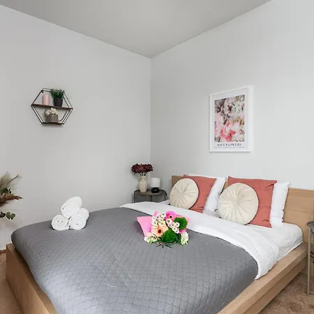 Lumina I 3br With Balcony I 2 Bathrooms I Parking I Ac I Mall Wola *