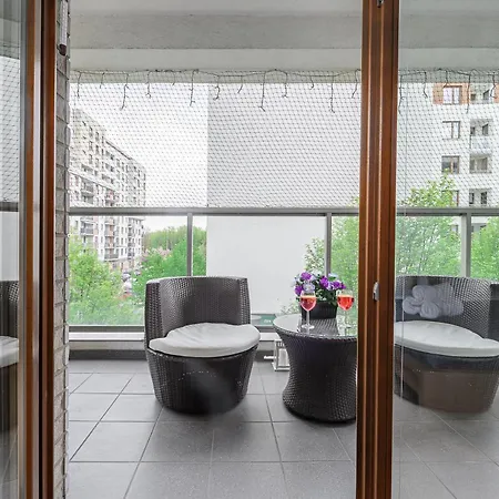 Lumina I 3br With Balcony I 2 Bathrooms I Parking I Ac I Mall Wola Апартаменты