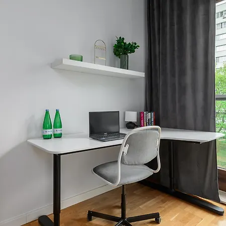 Lumina I 3br With Balcony I 2 Bathrooms I Parking I Ac I Mall Wola Варшава