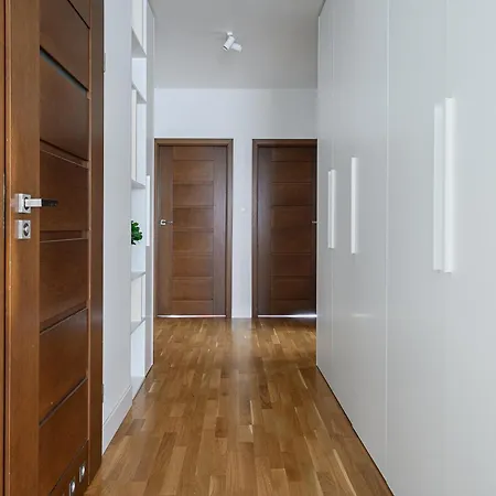 Апартаменты Lumina I 3br With Balcony I 2 Bathrooms I Parking I Ac I Mall Wola