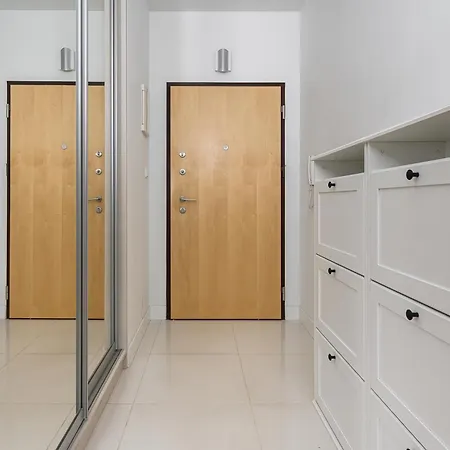 Апартаменты Lumina I 3br With Balcony I 2 Bathrooms I Parking I Ac I Mall Wola Варшава
